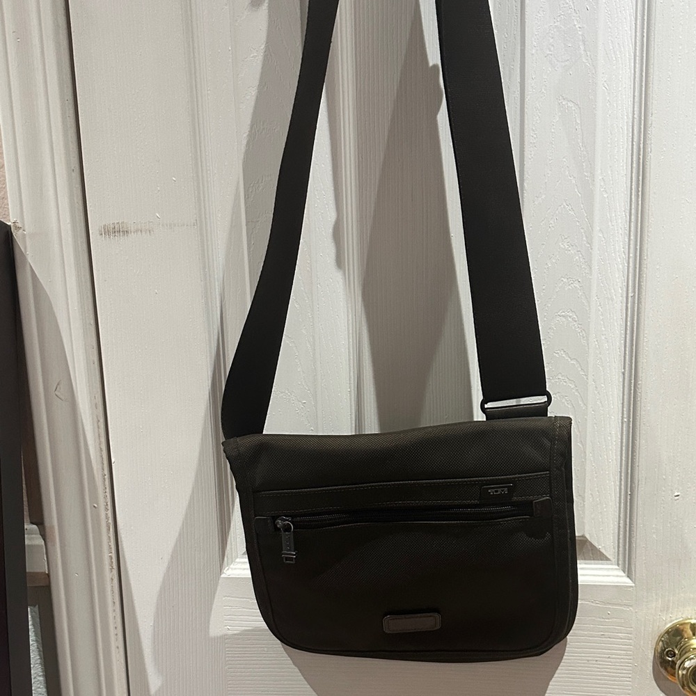 Tumi Brown Messenger Bag with Adjustable Strap and Durable Fabric